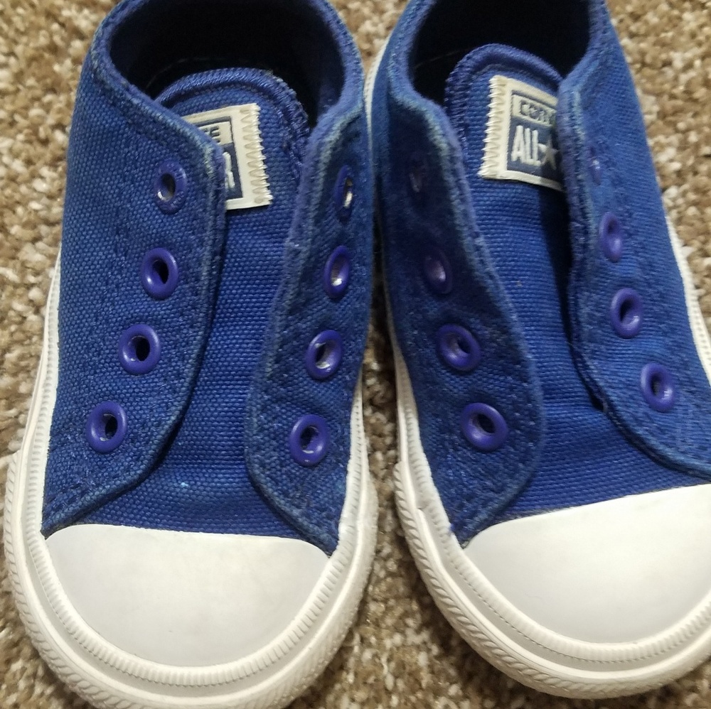 Size 5 royal blue converse